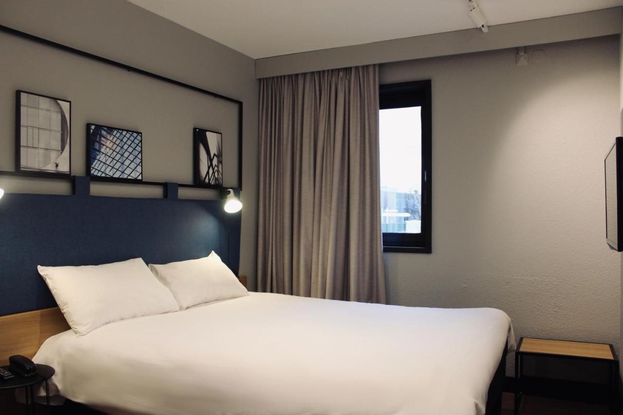 Hotel Ibis Évry-Courcouronnes Esterno foto