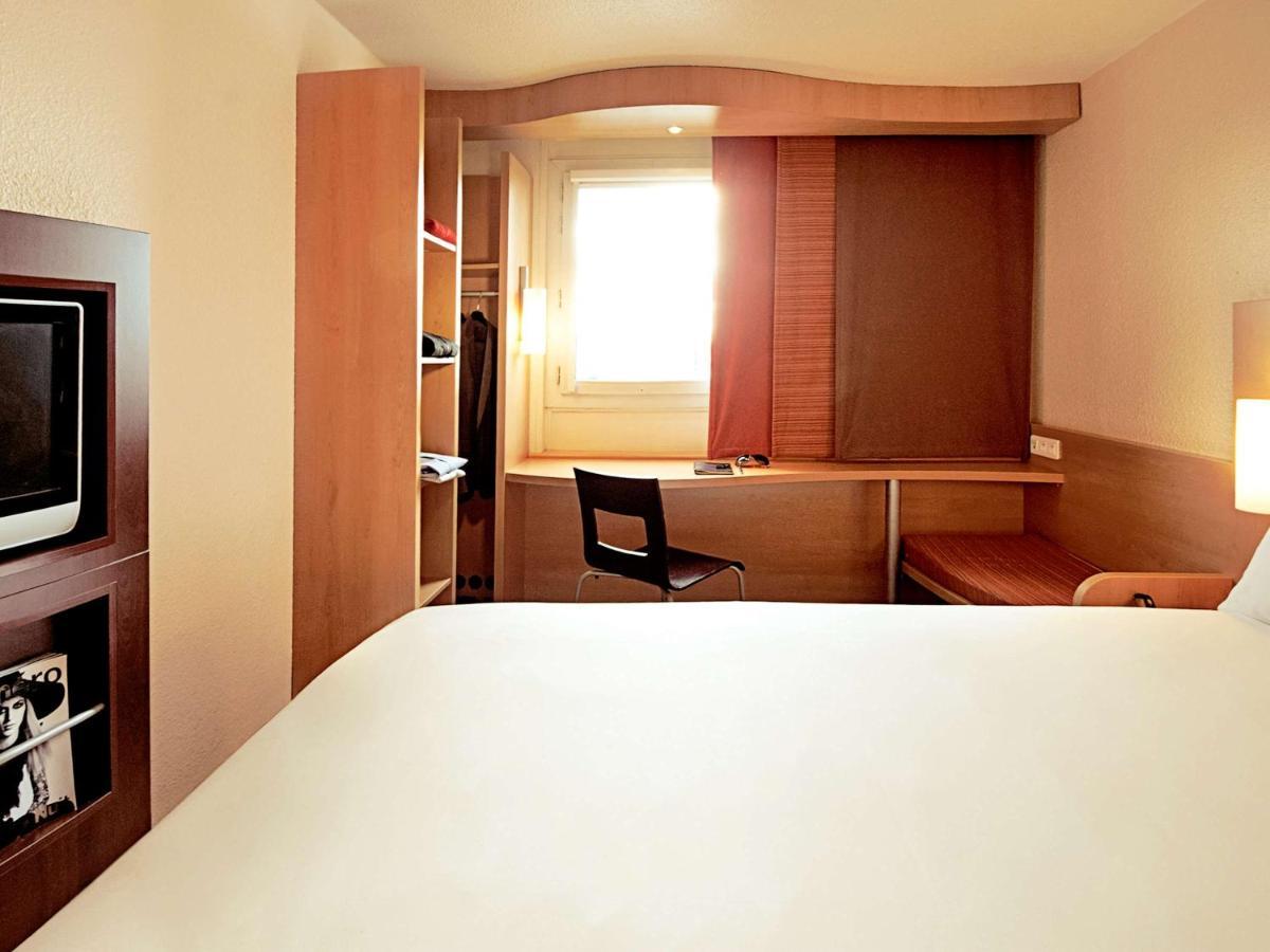 Hotel Ibis Évry-Courcouronnes Esterno foto