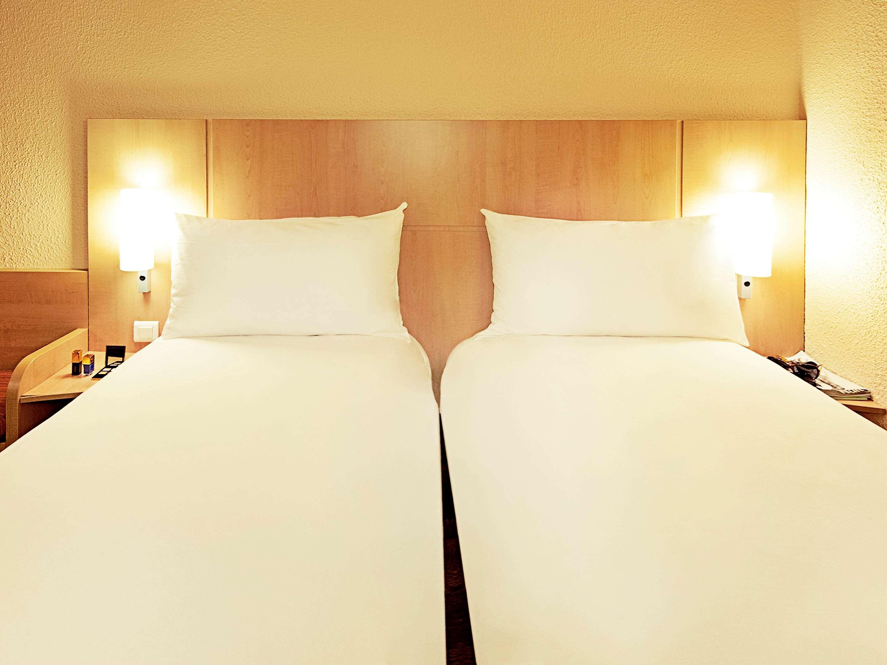 Hotel Ibis Évry-Courcouronnes Esterno foto