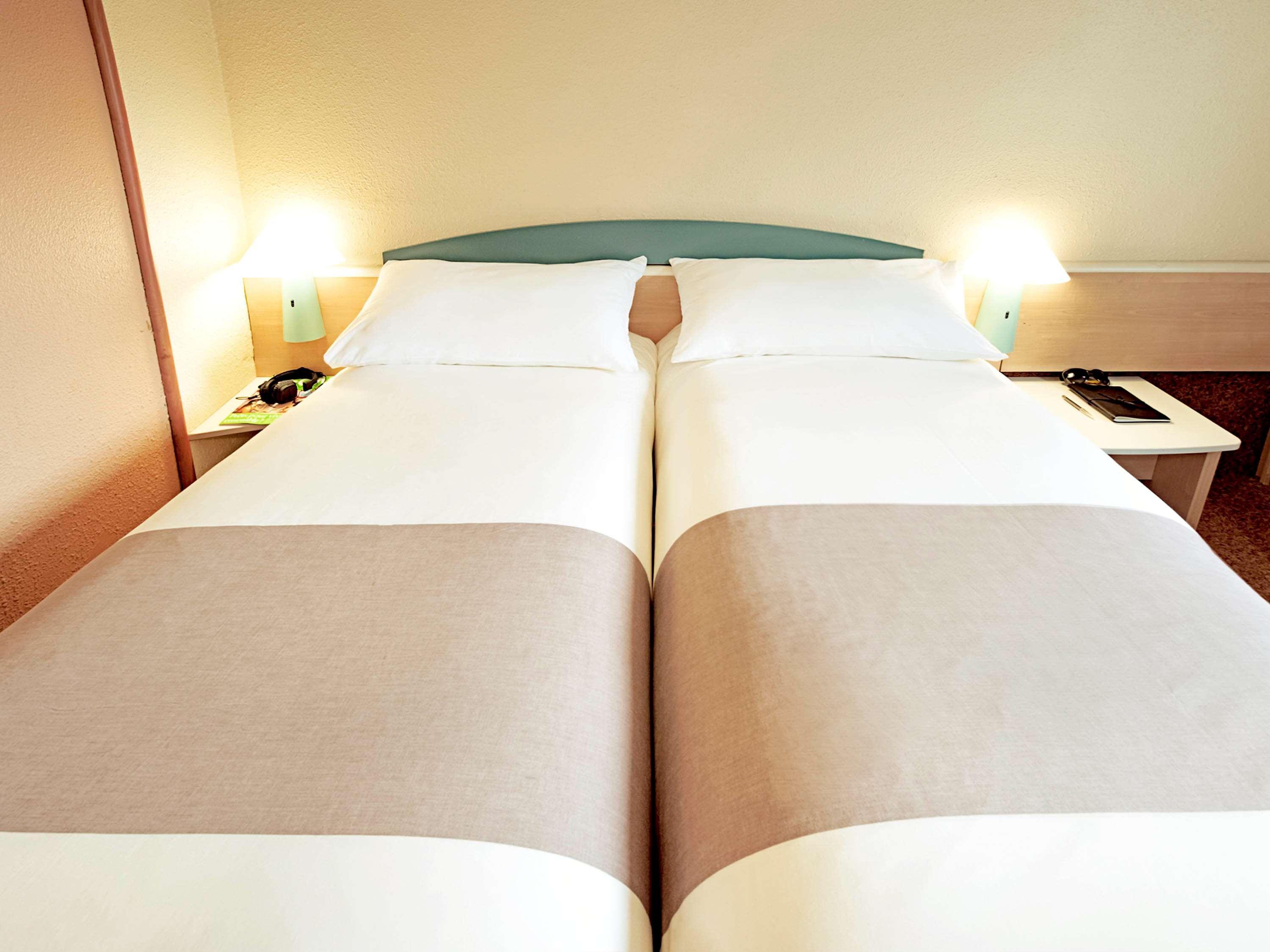 Hotel Ibis Évry-Courcouronnes Esterno foto