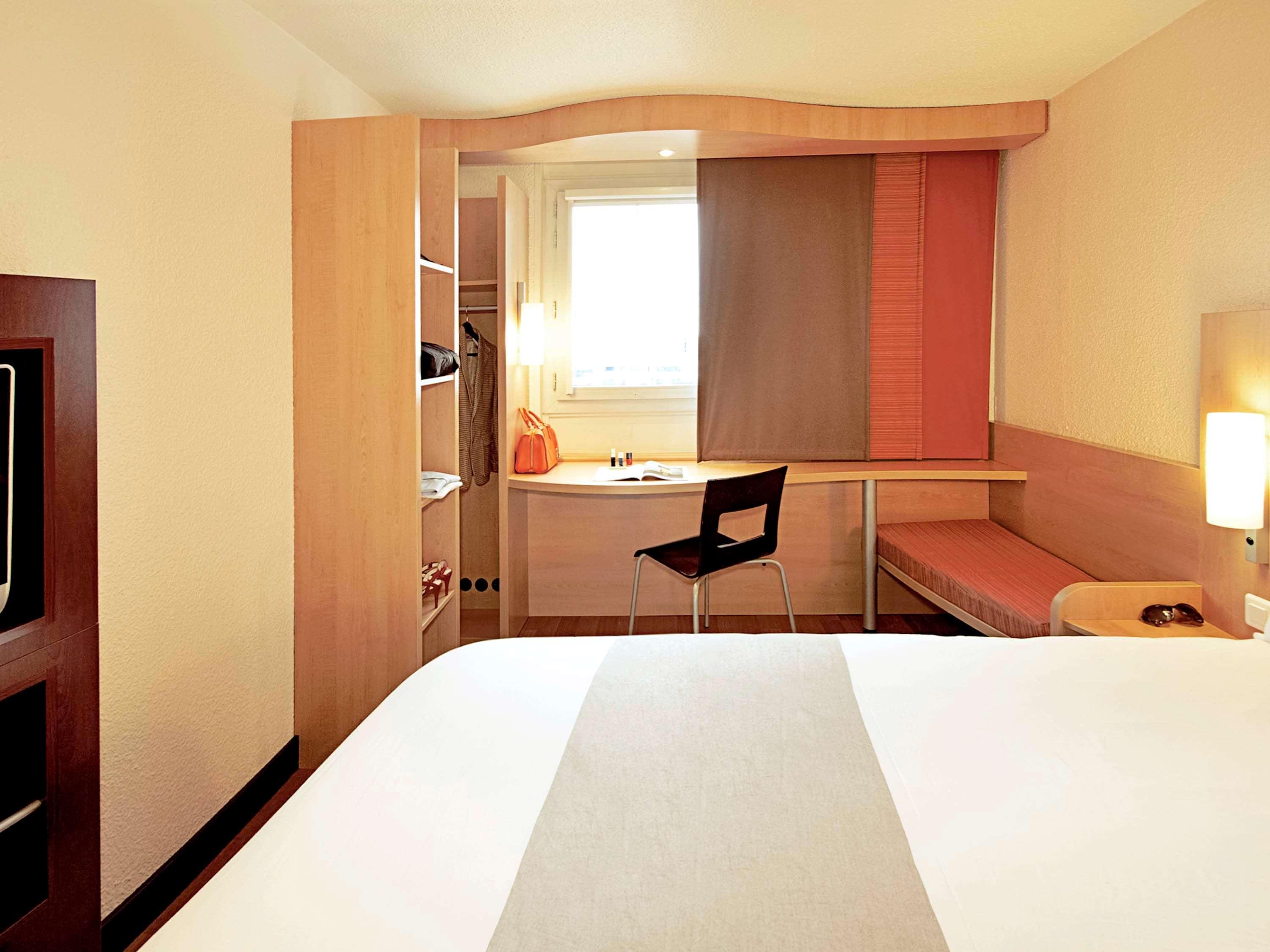 Hotel Ibis Évry-Courcouronnes Esterno foto