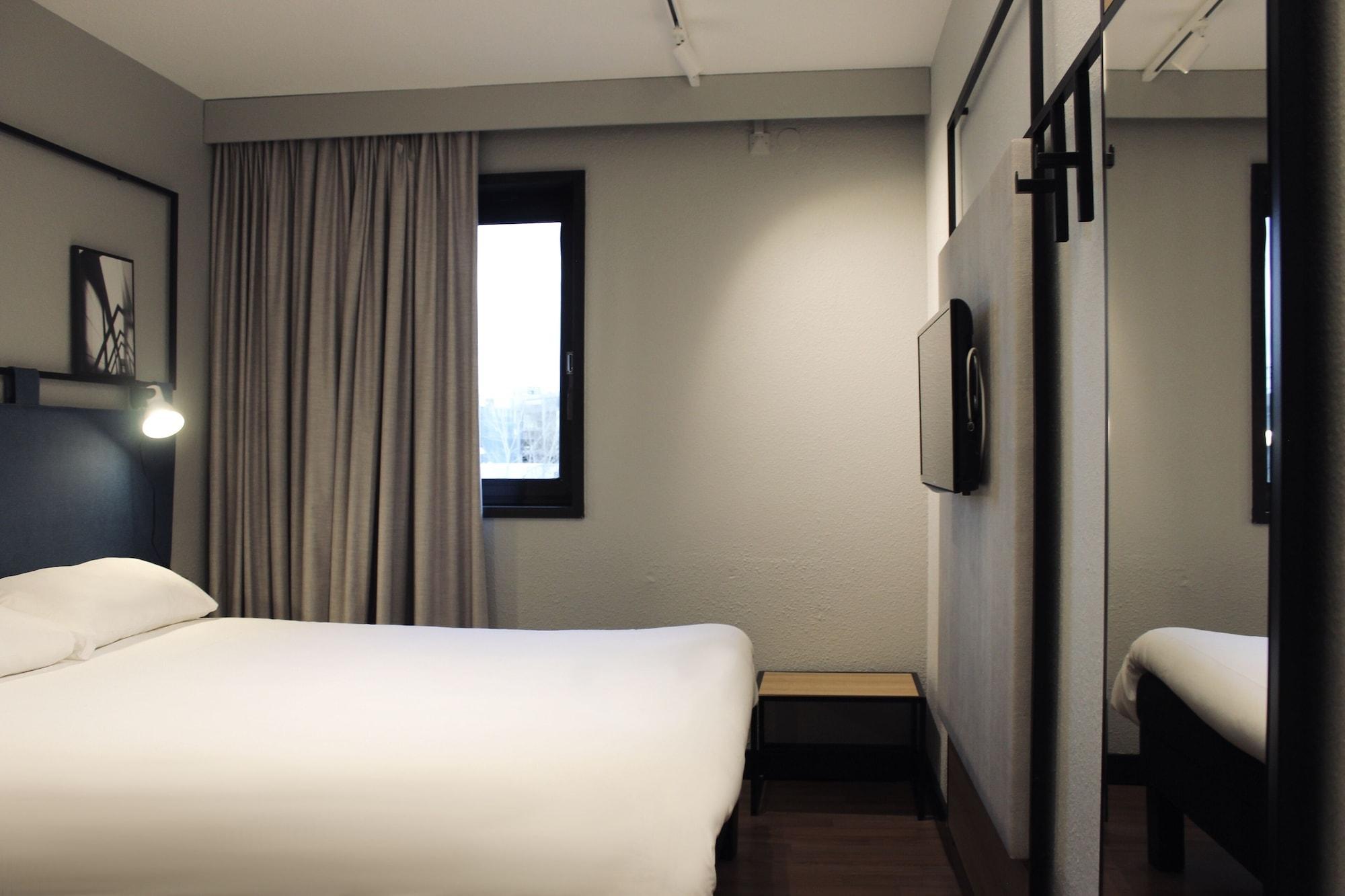 Hotel Ibis Évry-Courcouronnes Esterno foto