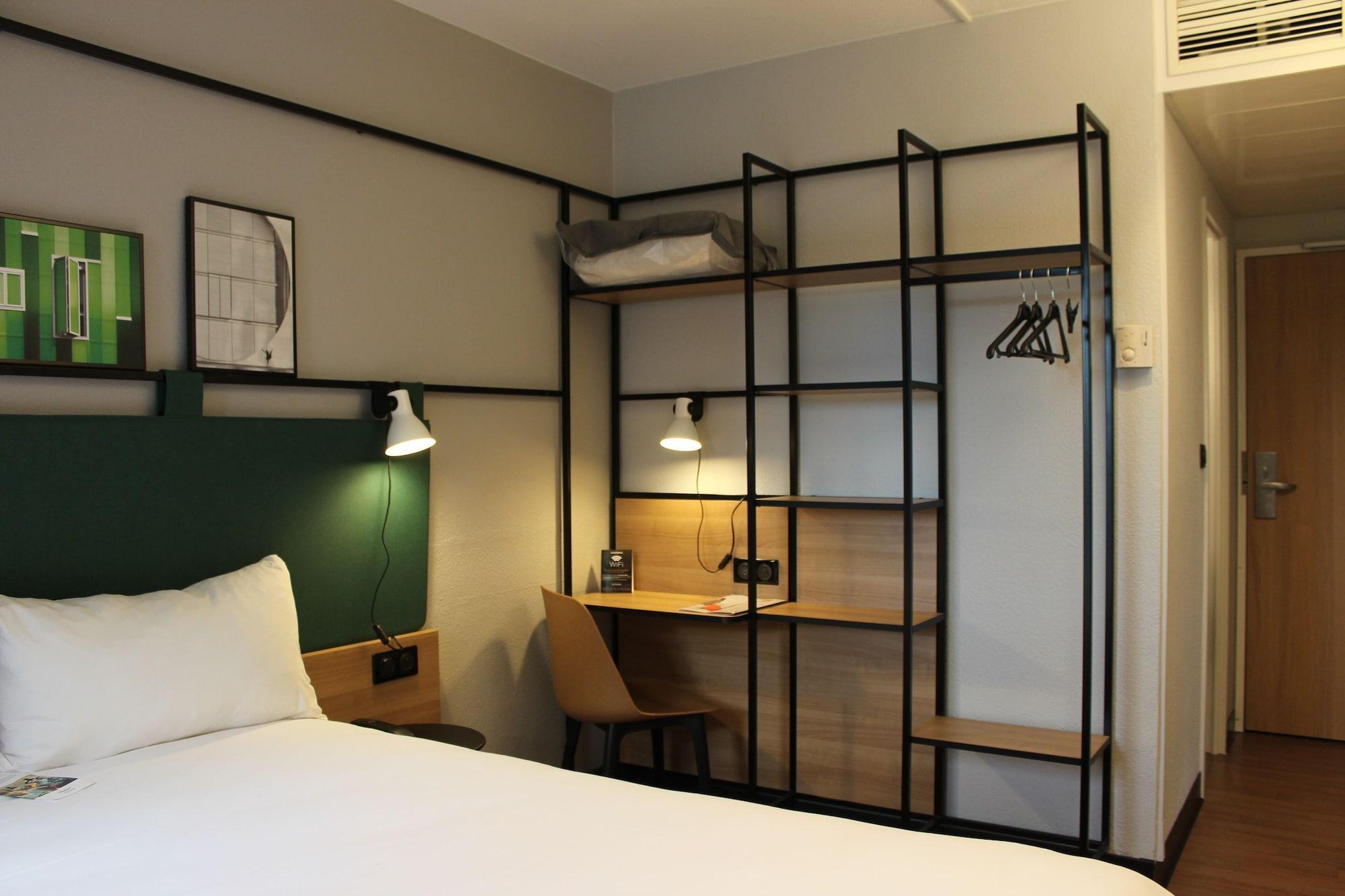 Hotel Ibis Évry-Courcouronnes Esterno foto