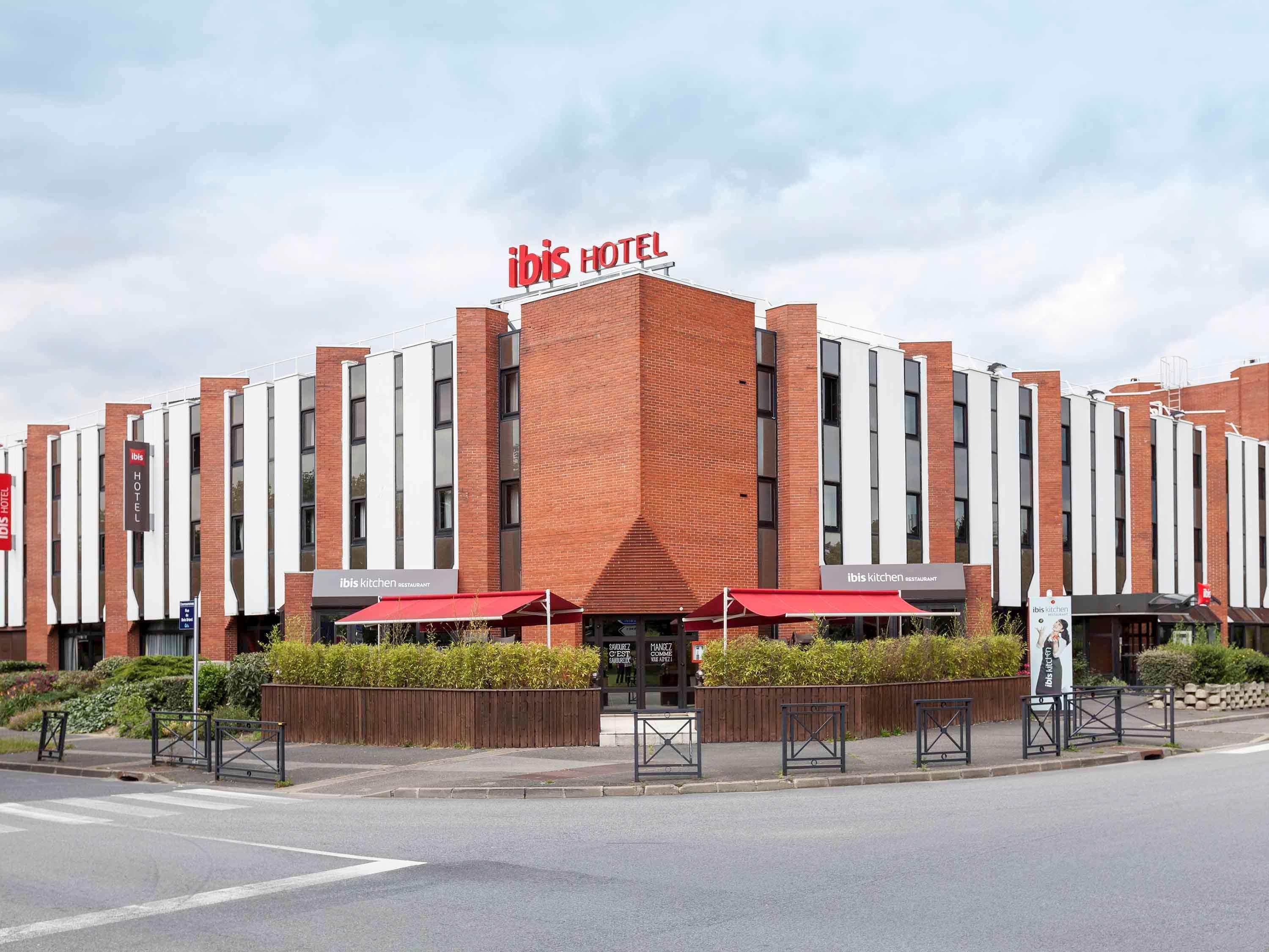 Hotel Ibis Évry-Courcouronnes Esterno foto