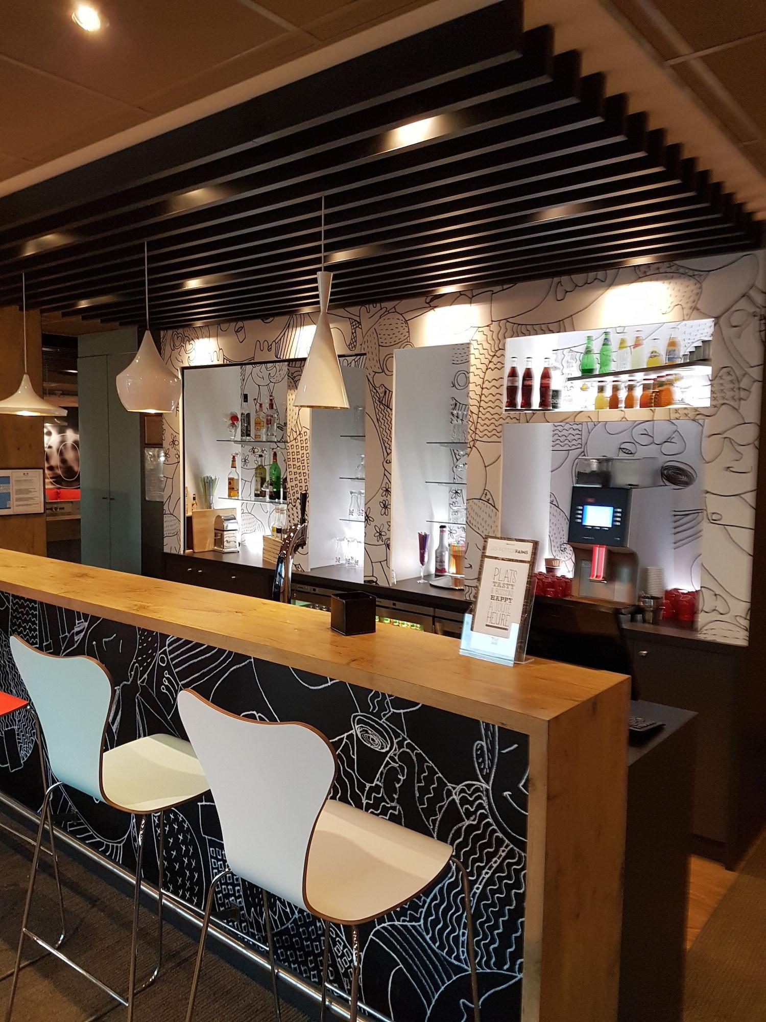 Hotel Ibis Évry-Courcouronnes Esterno foto