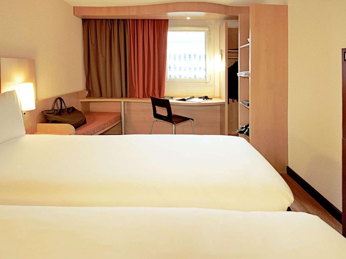 Hotel Ibis Évry-Courcouronnes Esterno foto