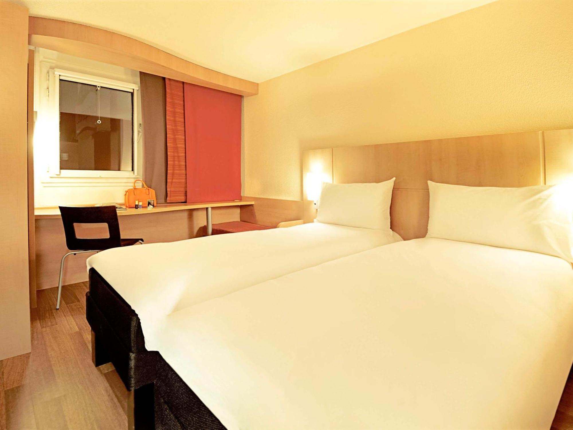 Hotel Ibis Évry-Courcouronnes Esterno foto