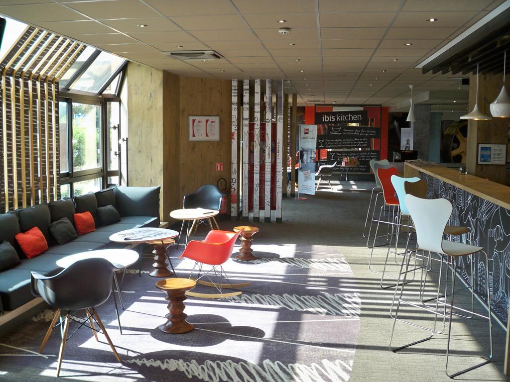 Hotel Ibis Évry-Courcouronnes Esterno foto