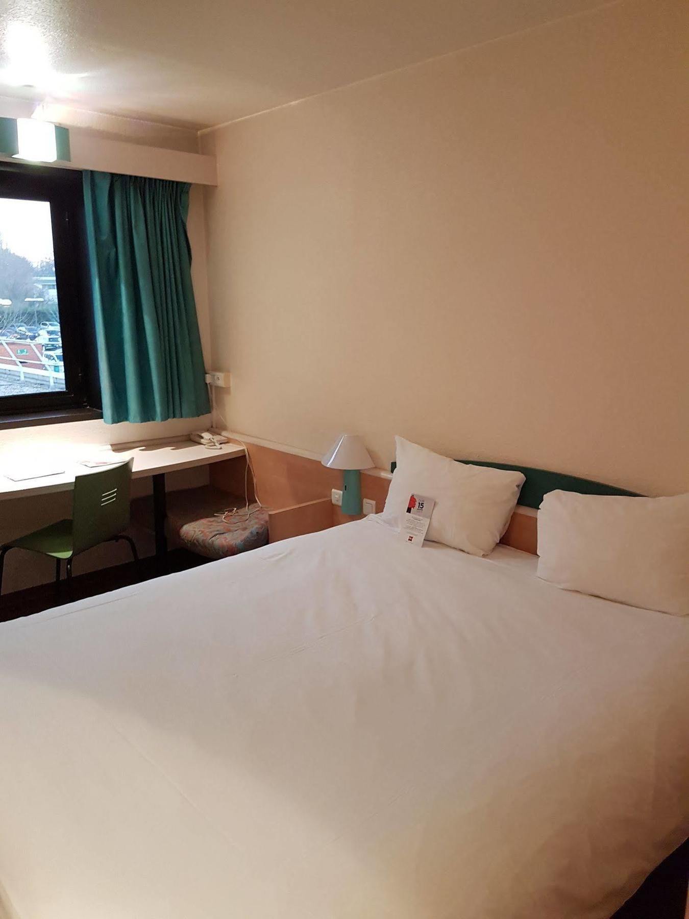 Hotel Ibis Évry-Courcouronnes Esterno foto