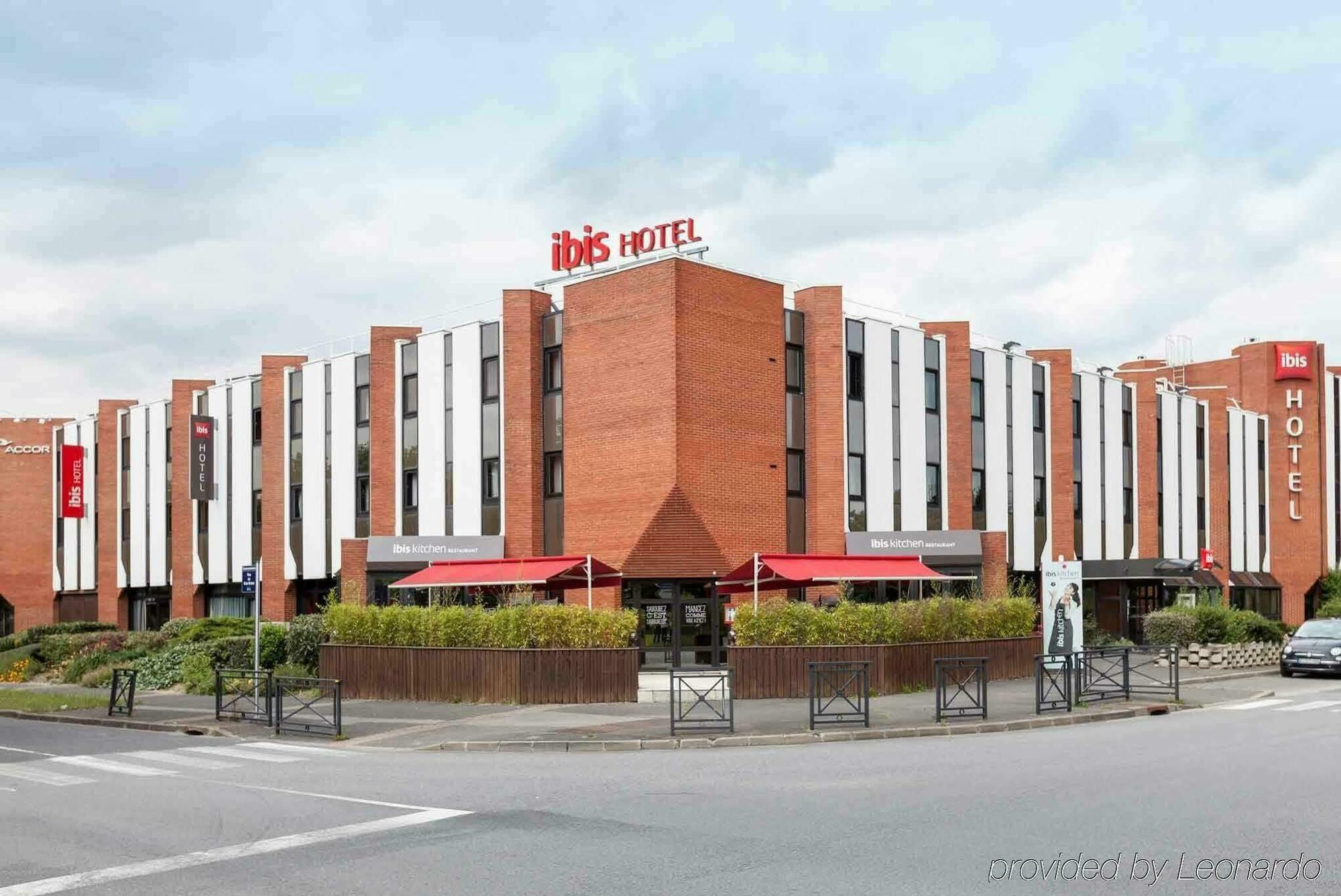 Hotel Ibis Évry-Courcouronnes Esterno foto
