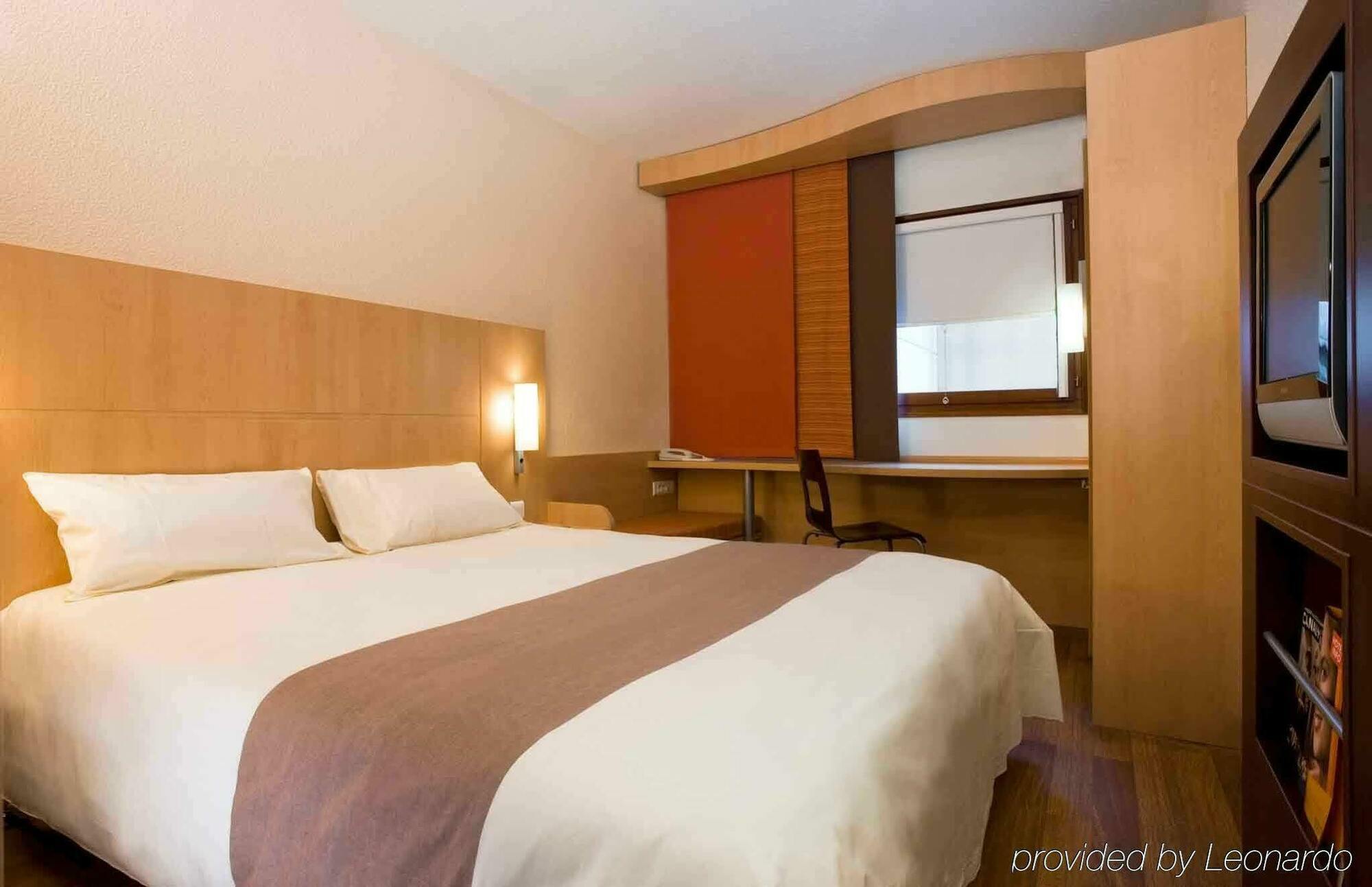 Hotel Ibis Évry-Courcouronnes Esterno foto